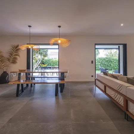 Bord De Piscine, Jacuzzi Villa