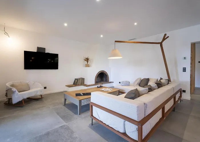 Bord De Piscine, Jacuzzi Hyères