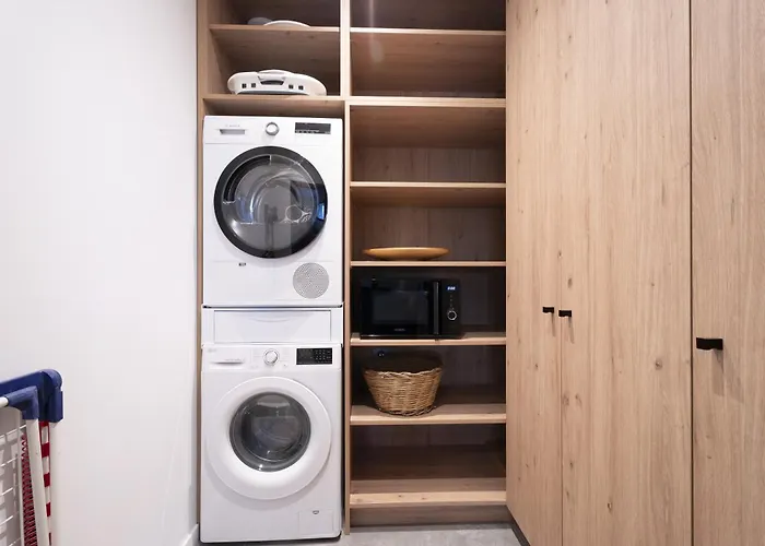 Bord De Piscine, Jacuzzi Hyères