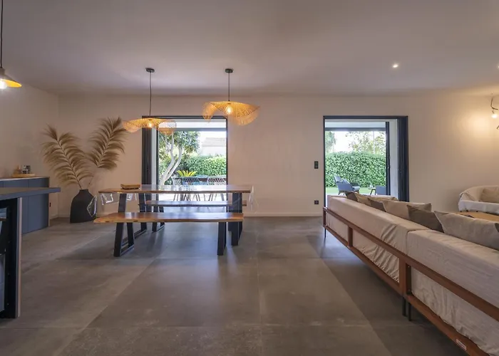 Bord De Piscine, Jacuzzi Villa