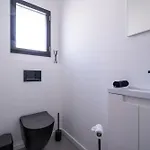 Bord De Avec Piscine فيلة