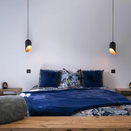 Bord De Piscine, Jacuzzi Hyères