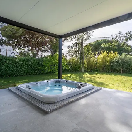 Bord De Piscine, Jacuzzi Hyères
