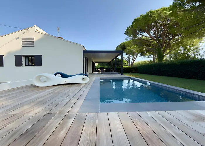 Bord De Avec Piscine فيلة *